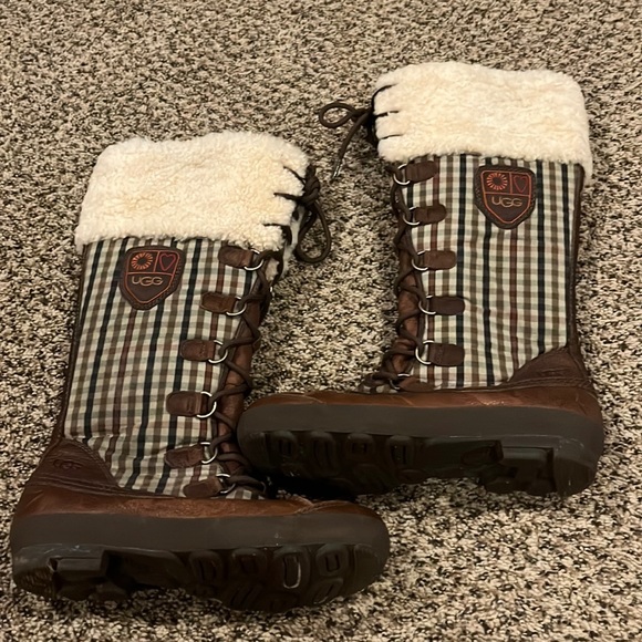 Like new size 7 Ugg lace up winter boots. - Picture 1 of 16